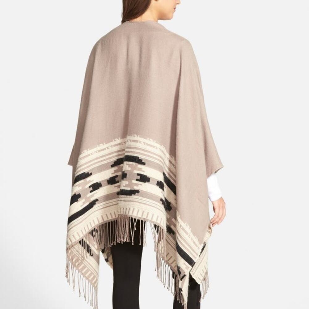 Vince Camuto Geometric Weave Taupe Cape/Poncho One Size - Picture 2 of 10